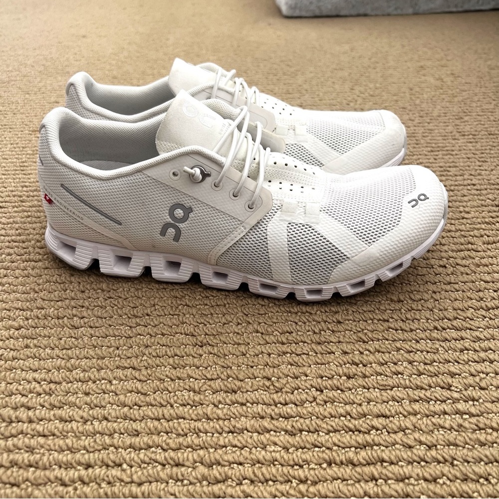 On Womens Swiss Engineering Cloud 5 White Running Shoes Sneakers Size 8.5